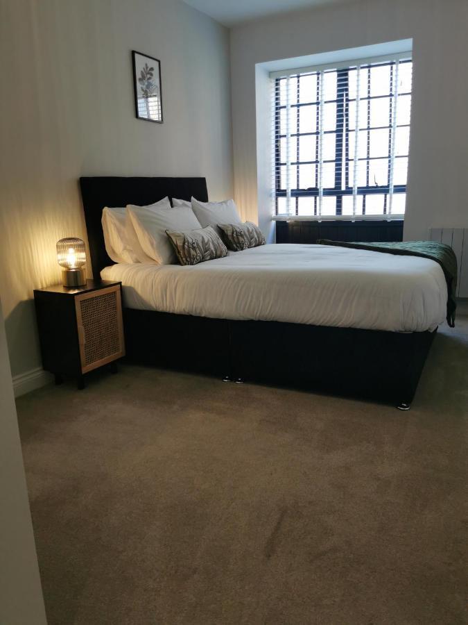 Axiom Apartment - Beautiful Stylish 2 Bed. เชลเทนแฮม ภายนอก รูปภาพ