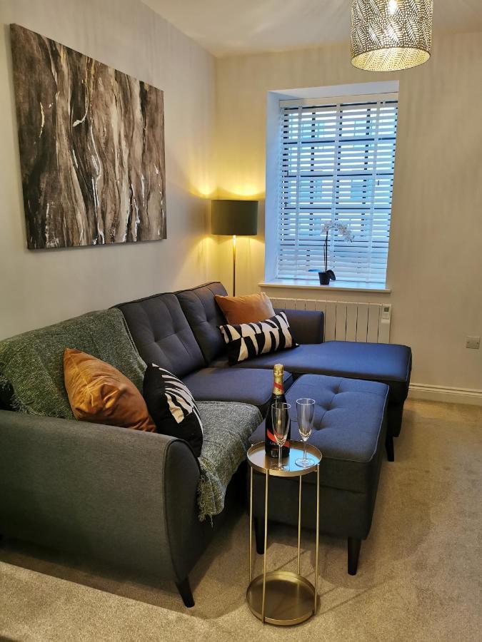 Axiom Apartment - Beautiful Stylish 2 Bed. เชลเทนแฮม ภายนอก รูปภาพ