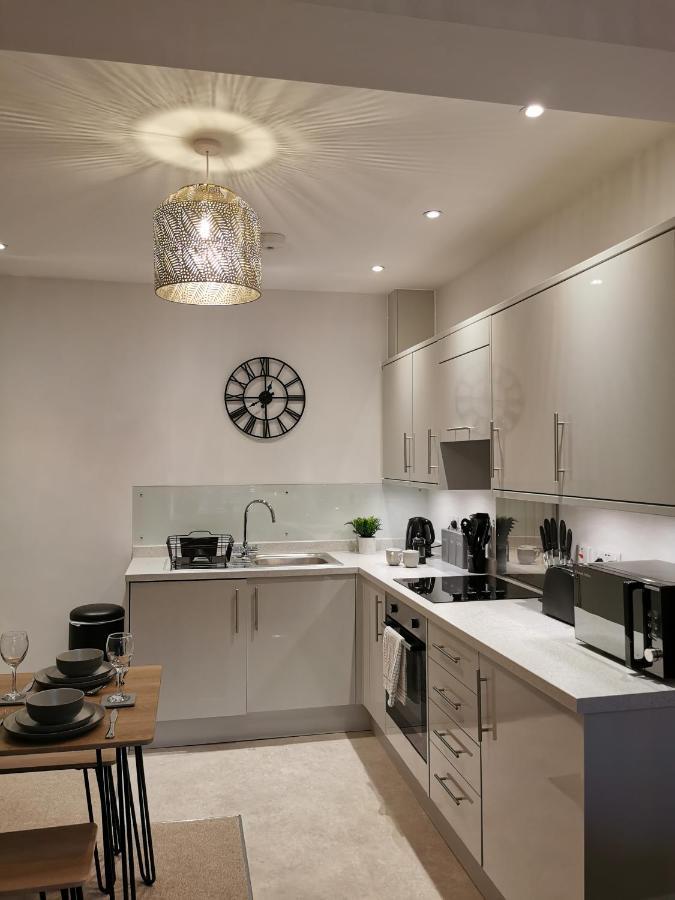 Axiom Apartment - Beautiful Stylish 2 Bed. เชลเทนแฮม ภายนอก รูปภาพ