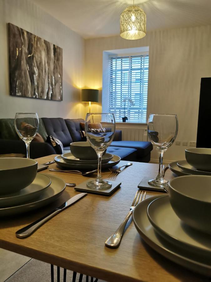 Axiom Apartment - Beautiful Stylish 2 Bed. เชลเทนแฮม ภายนอก รูปภาพ