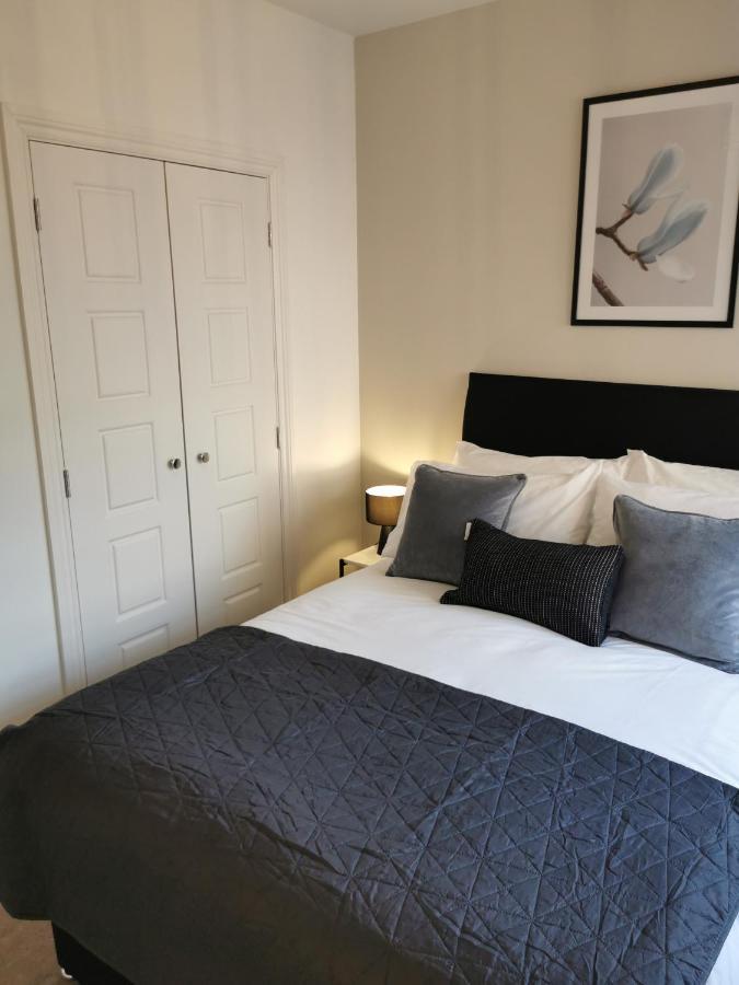 Axiom Apartment - Beautiful Stylish 2 Bed. เชลเทนแฮม ภายนอก รูปภาพ